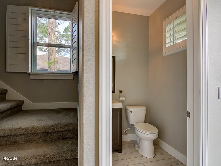 1320 N Beach St — Photo 10