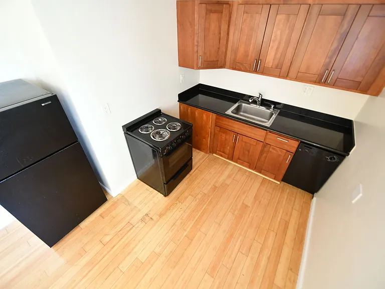 2p008 - Lake View East — Photo 7