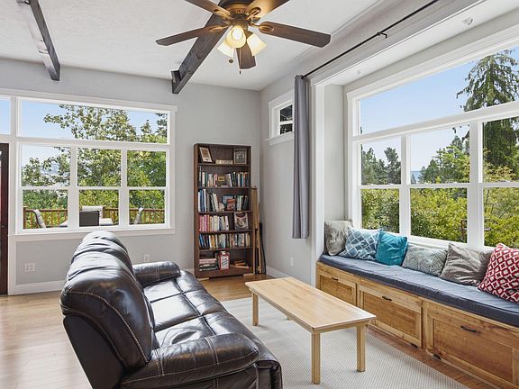 5th image of 565 Henley Way