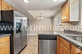 2572 E Canterbury Ln — Photo 3