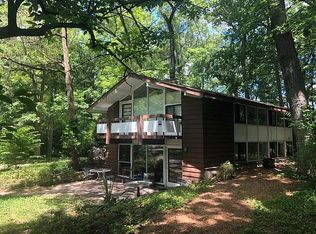 910 Sunset Rd, Ann Arbor, MI 48103