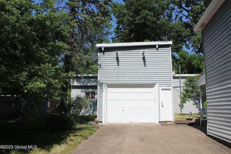 2nd image of 1067 Davis Terrace