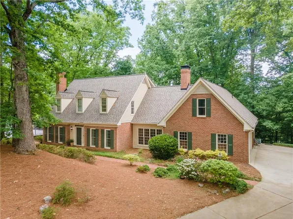 335 Cameron Ridge Dr, Sandy Springs, GA 30328