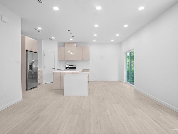 4th image of 2714 Melody St