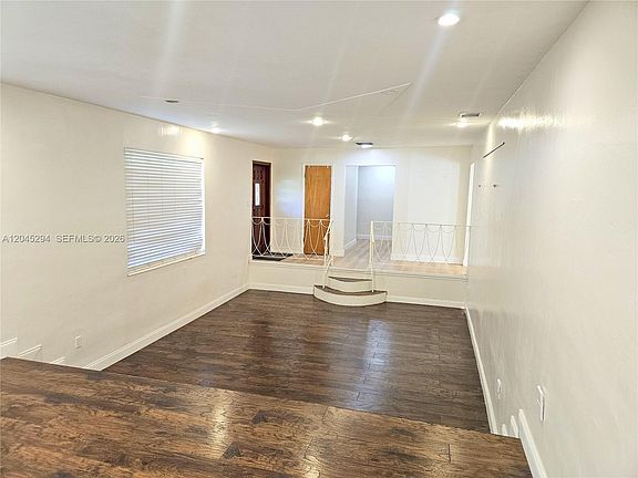 3rd image of 10521 SW 125th St