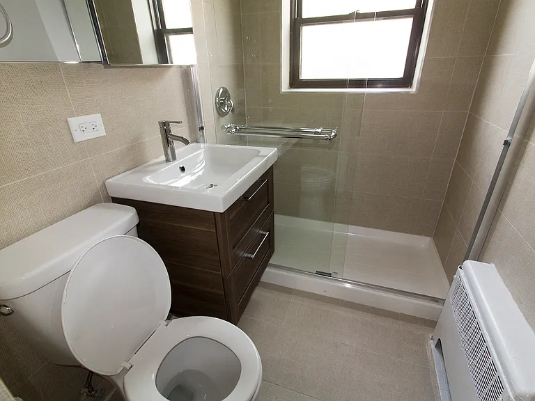 603, G1 - Bathroom