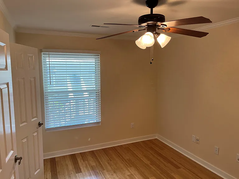 341 W Coleman Blvd #F — Photo 7