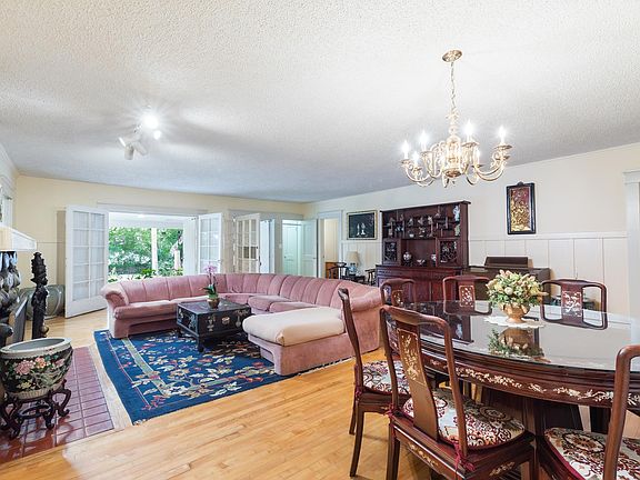 5th image of 1833 Hill Dr