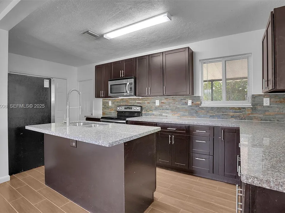 510 N 69th Ave