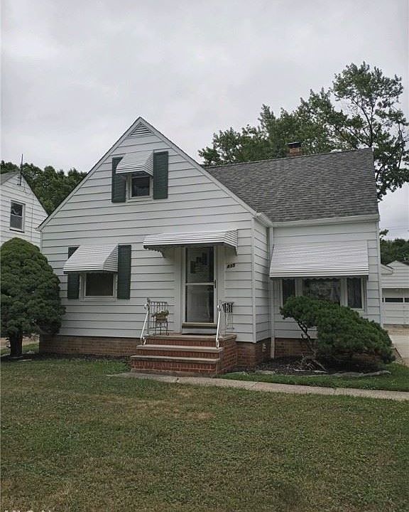 1st image of 435 E 271st St