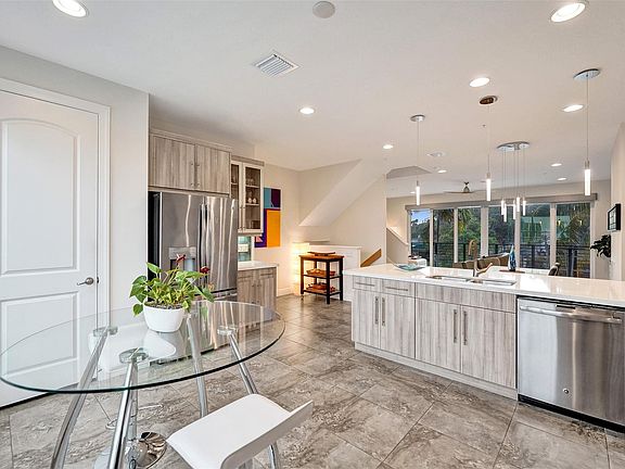5th image of 2900 NE 12th Terrace #19
