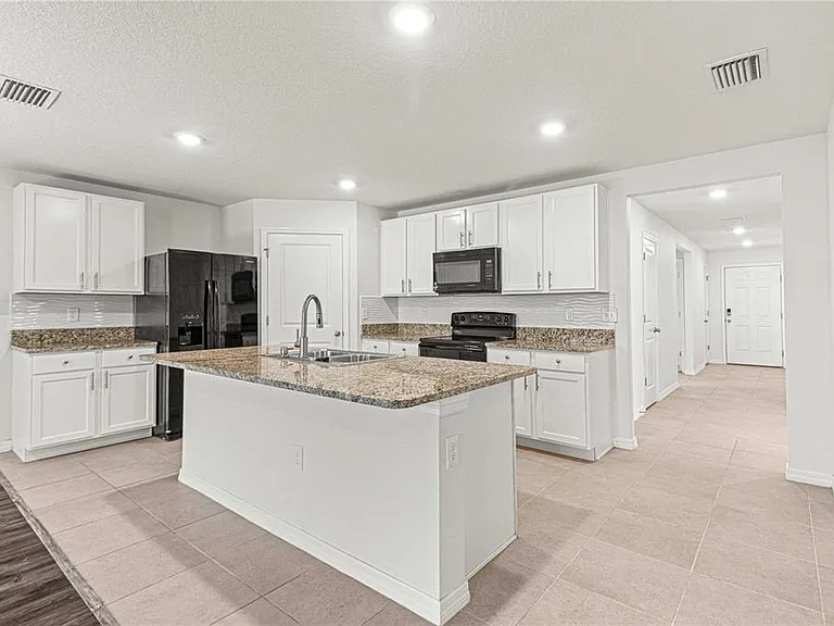 8687 SW 49th Ter — Photo 7