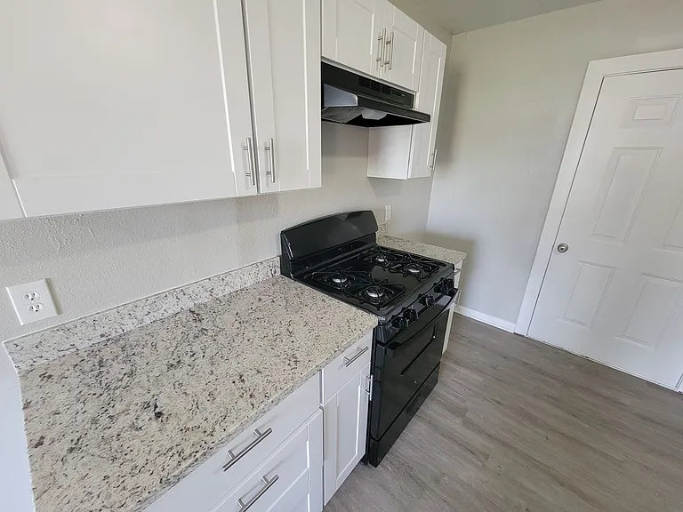 4909 Holloway Dr — Photo 8