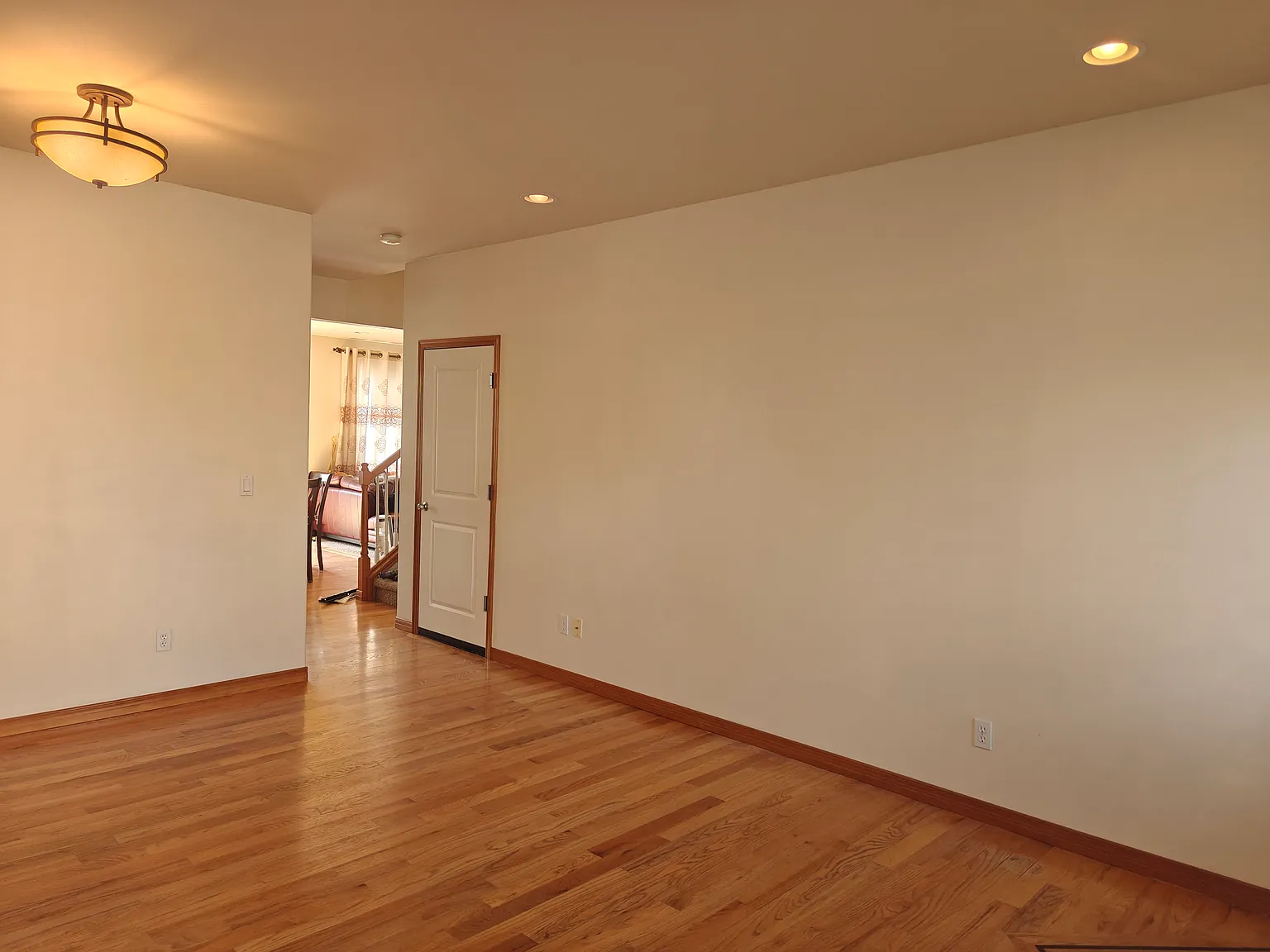 4 bed, 2.5 bath, 2199 sqft, $3,800 — Photo 4
