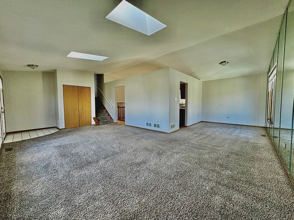 1st image of 18066 Poplar Lane