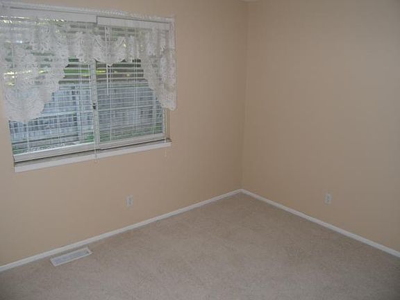 4th image of 9696 Wedd St