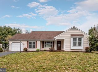 13912 Deviar Dr, Centreville, VA 20120