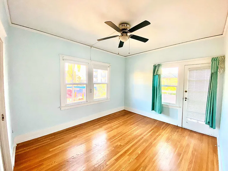 361 S Berendo St — Photo 11