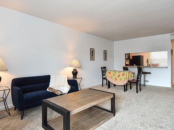 5th image of 1934 Greenpoint Dr APT 204