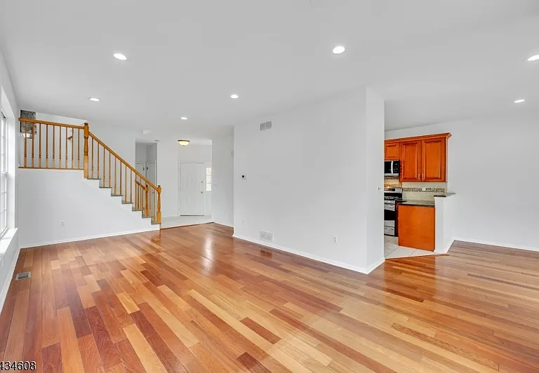 63 Albert Ct — Photo 7