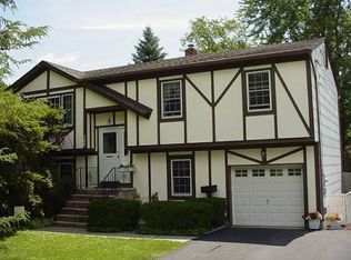 300 Hamilton Dr, Hackettstown, NJ 07840