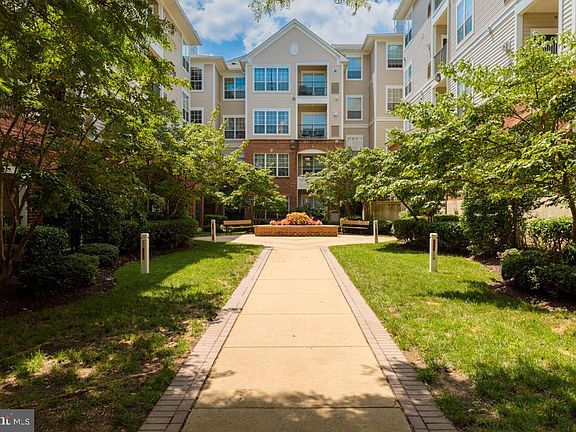2nd image of 4860 Eisenhower Ave Unit 278