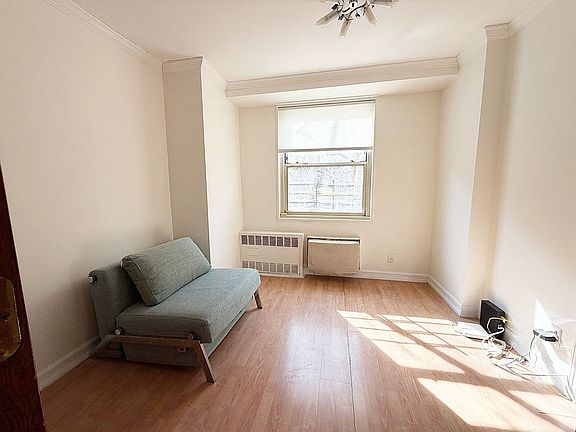 3rd image of 35 Seacoast Ter APT 2V