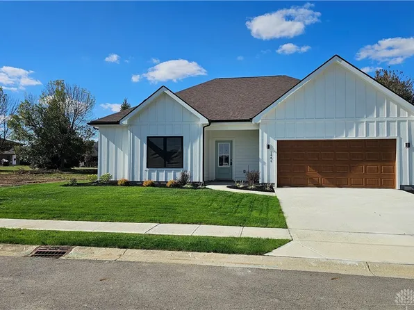 1481 Lantern Ln, Troy, OH 45373