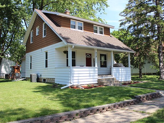 3rd image of 518 9th St SE