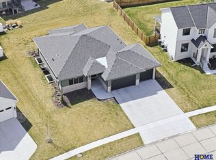 8819 Appaloosa Ln, Lincoln, NE 68520