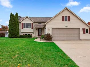 5680 Hickory Ridge Dr SW, Wyoming, MI 49418