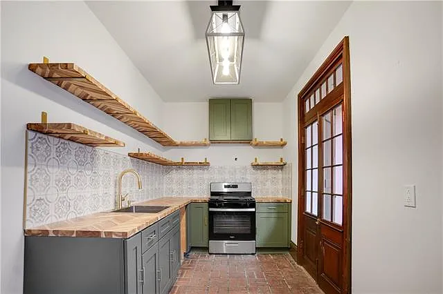 2 bed, 1.5 bath, 1408 sqft, $2,200 — Photo 3