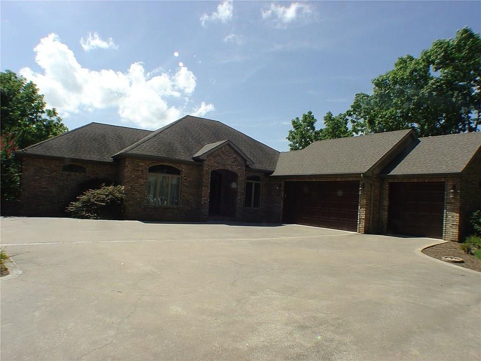 1st image of 29 Stonehaven Dr