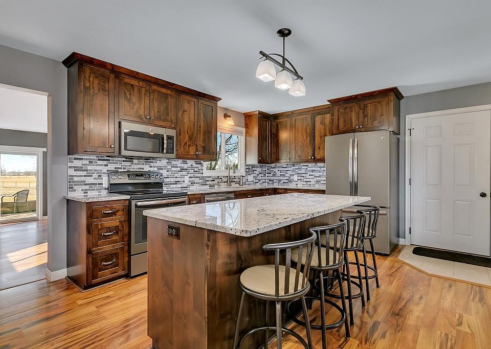 1st image of 465 1st St SE