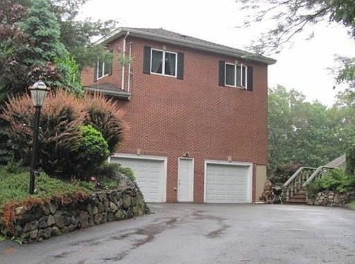 3rd image of 5 Tedford Ln