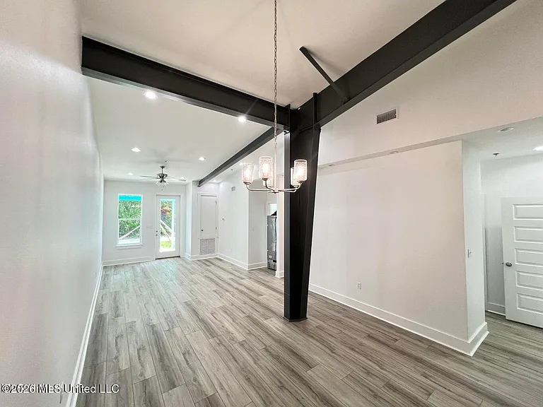 300 Seminary Dr — Photo 5