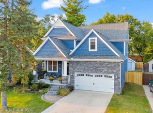 726 Renshaw St, Rochester, MI 48307