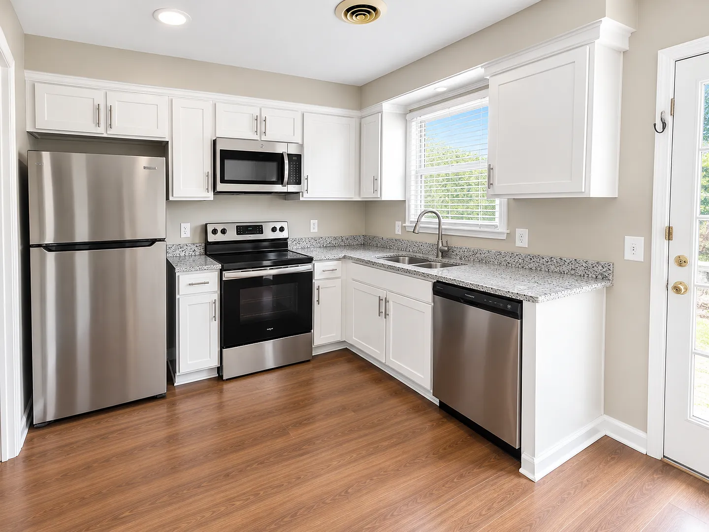 610 Commerce St — Photo 3