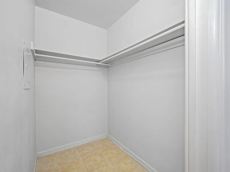 Lake Tarpon Apartments — Photo 49