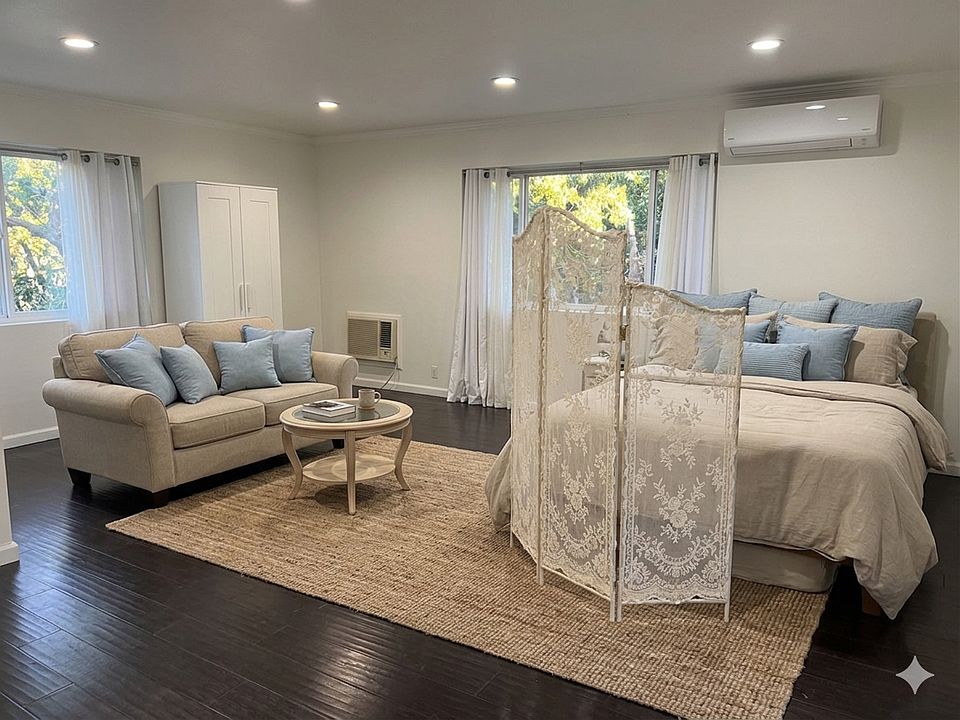 1st image of 670 Lombardy Pl