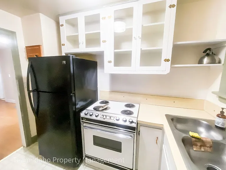 811 E 6th St — Photo 6