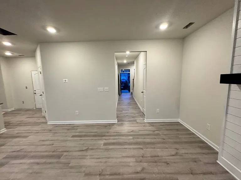 1011 Maylen Trce — Photo 8
