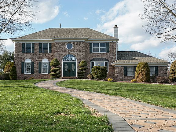 4th image of 107 Whitney Ln