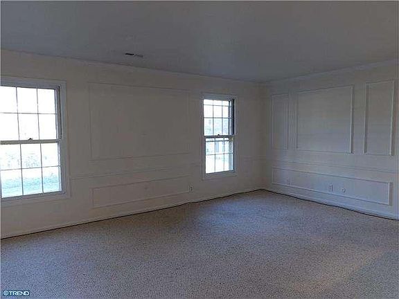 5th image of 114 Stafford Dr