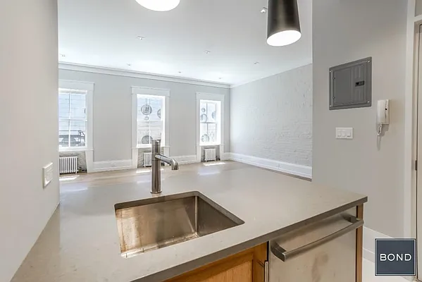 Rented by Bond New York | media 19