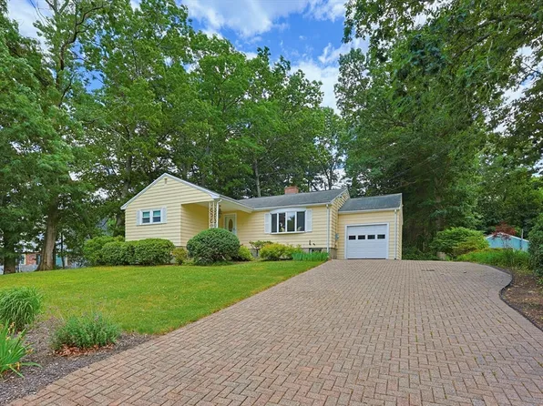 37 Park St, Wilmington, MA 01887
