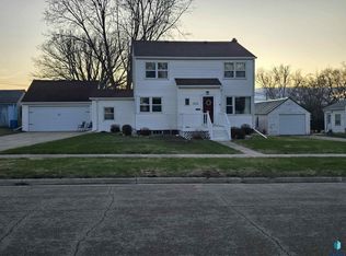 1014 3rd Ave SW, Pipestone, MN 56164