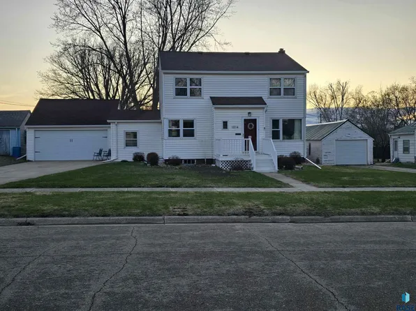 1014 3rd Ave SW, Pipestone, MN 56164