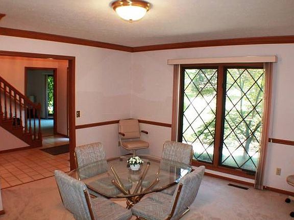 Dining Room & Entry