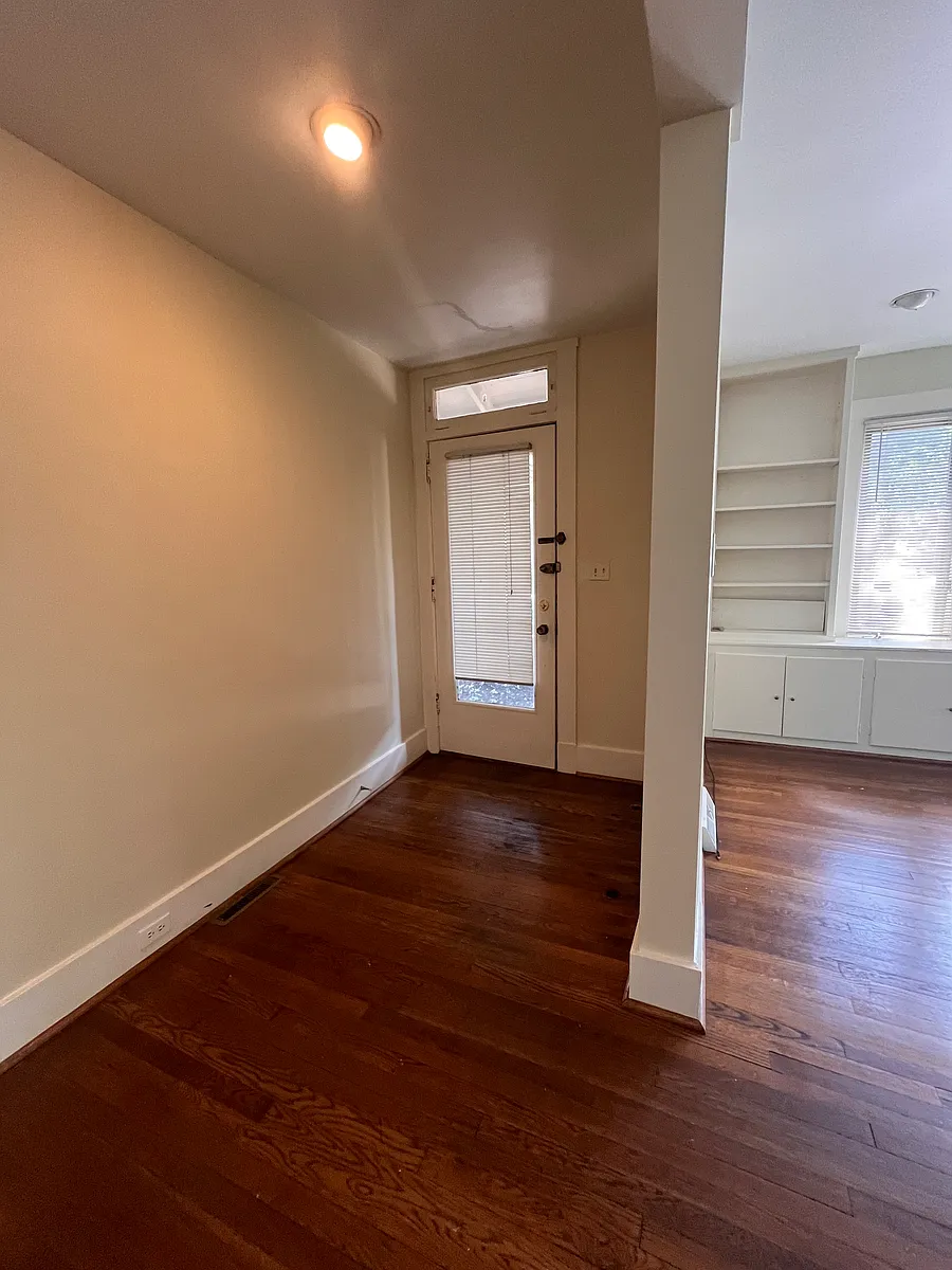 Main entryway - 1 Hollenden Pl #1